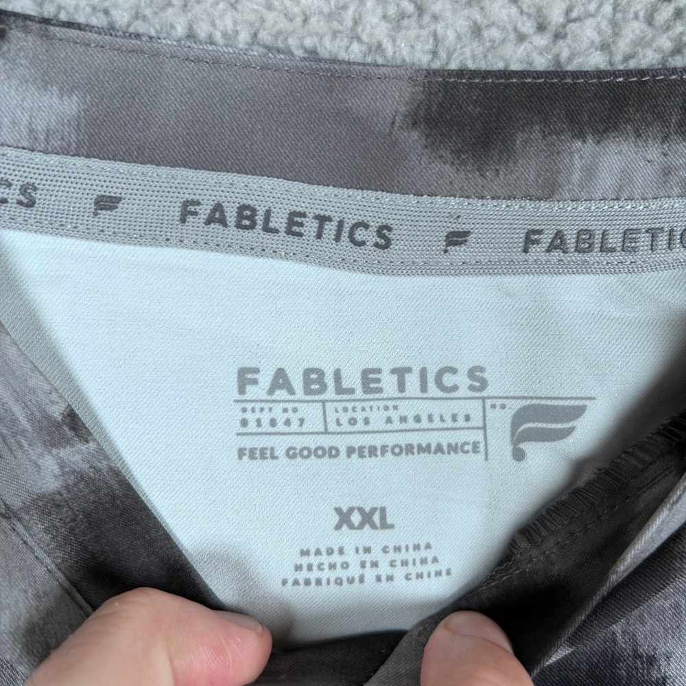 Fabletics Abstract Camo Shirt Mens XXL Grey V-Neck Performance Scrub Top 01847 - Picture 2 of 8